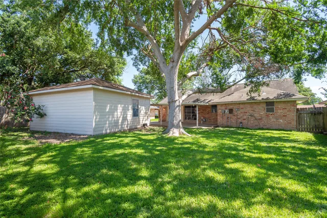 a view of a house with a backyard