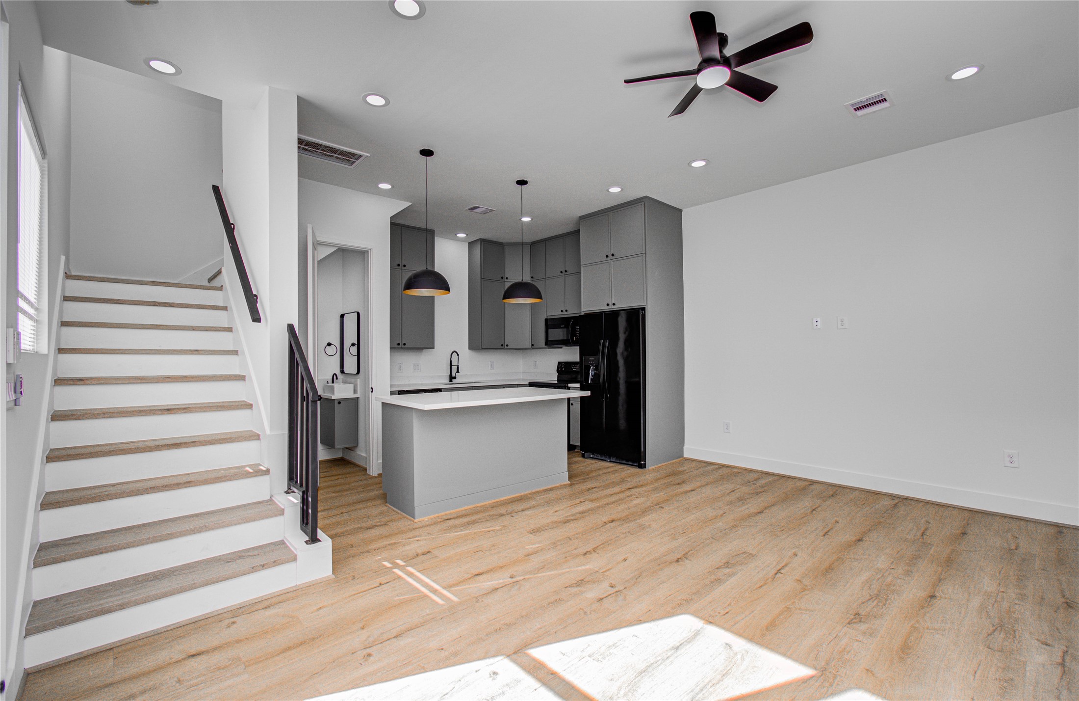 1506 McKee Street, Unit D Houston, TX 77009 - Photo 3 of 23