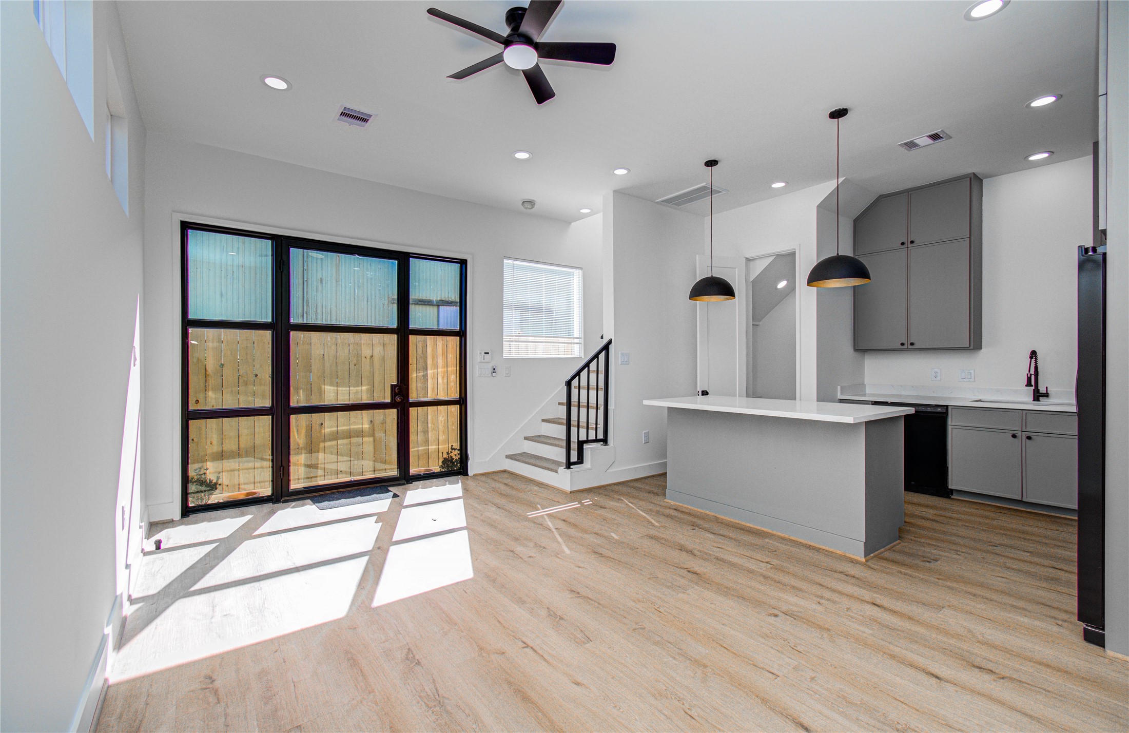 1506 McKee Street, Unit D Houston, TX 77009 - Photo 4 of 23