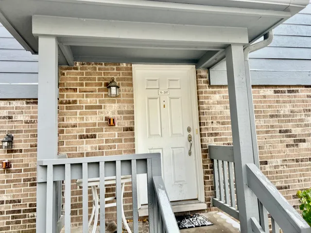 $2,000 | 31 Foxcroft Road, Unit 207, Naperville, IL 60565