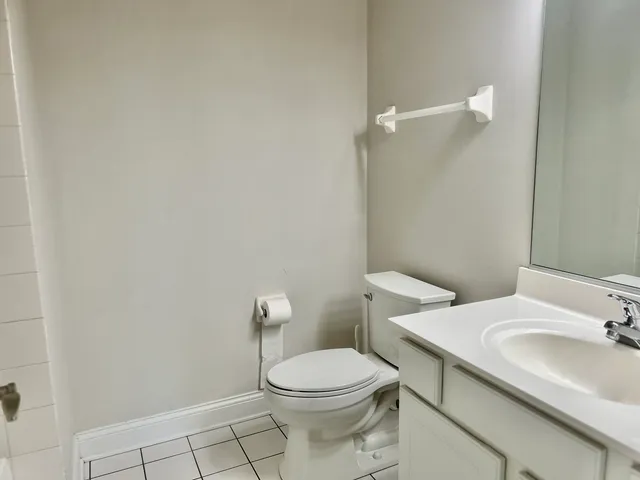 $2,000 | 31 Foxcroft Road, Unit 207, Naperville, IL 60565