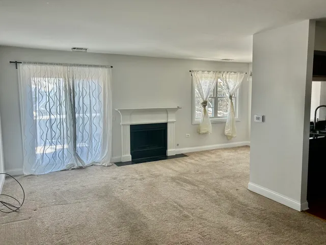 $2,000 | 31 Foxcroft Road, Unit 207, Naperville, IL 60565