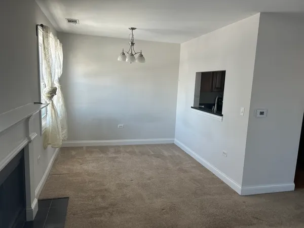 $2,000 | 31 Foxcroft Road, Unit 207, Naperville, IL 60565