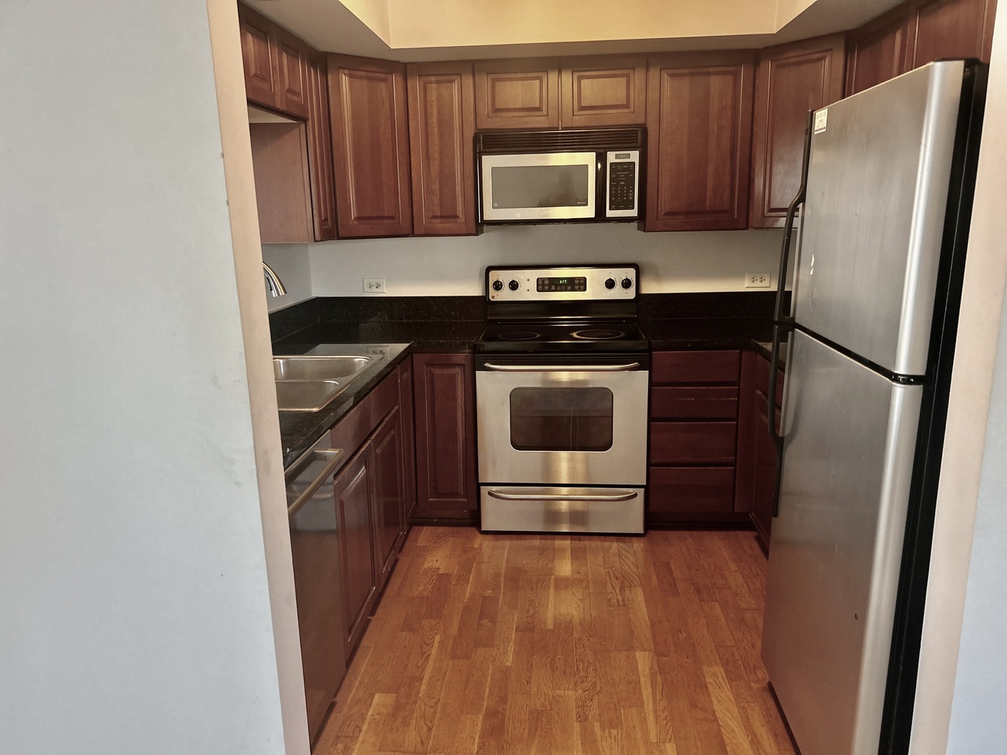 31 Foxcroft Road, Unit 207 Naperville, IL 60565 - Photo 4 of 11