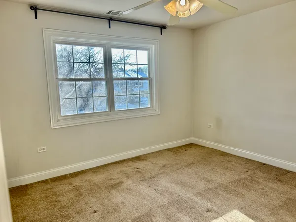 $2,000 | 31 Foxcroft Road, Unit 207, Naperville, IL 60565