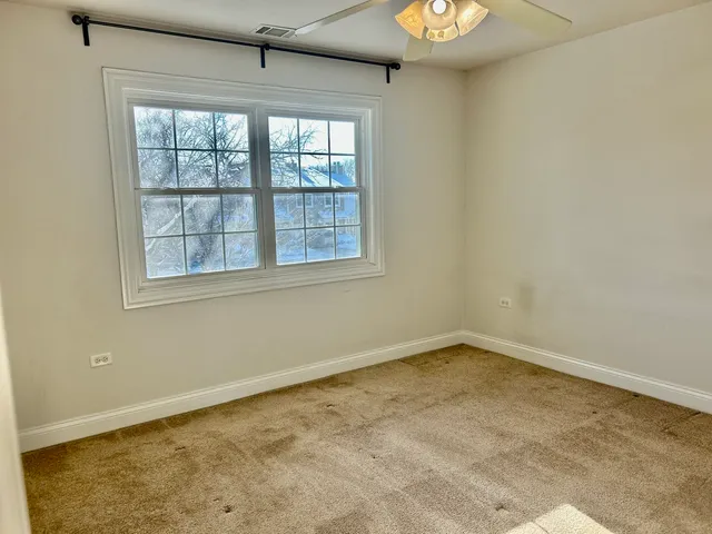 $2,000 | 31 Foxcroft Road, Unit 207, Naperville, IL 60565