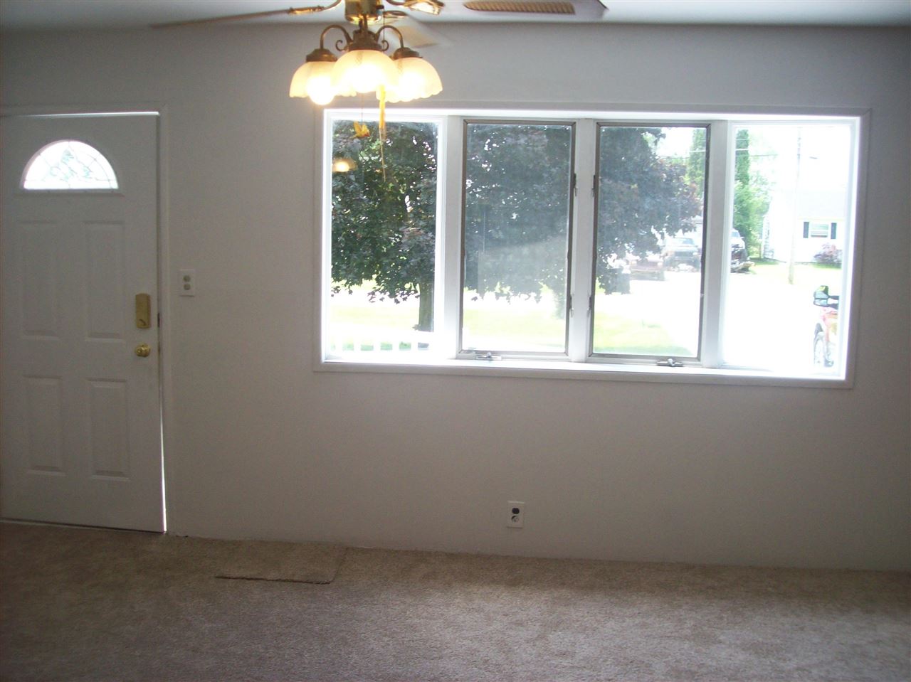 6033 Hopkins Road Flint, MI 48506 - Photo 12 of 29 50044067-12.JPG