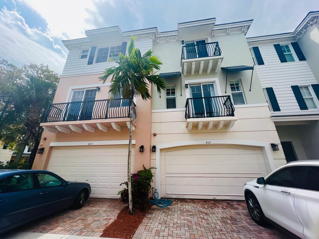 605 Northwest 38th Circle Boca Raton, FL 33431 - Photo 1 of 3 Foto1