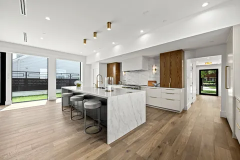 $1,599,000 | 4814 Locust Street, Bellaire, TX 77401