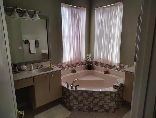 $419,900 | 5423 Place Lake Drive, Fort Pierce, FL 34951