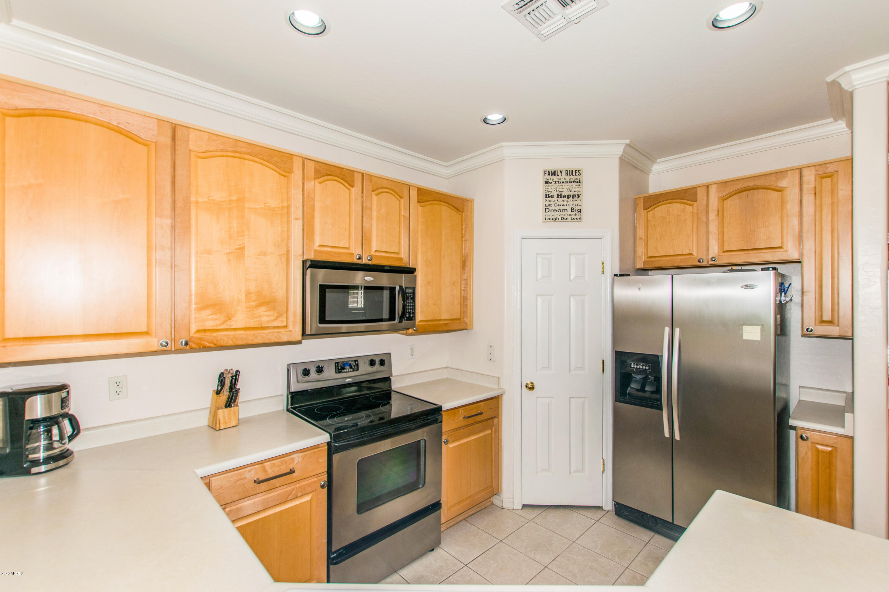 3023 East Fremont Road Phoenix, AZ 85042 - Photo 5 of 32 05 Kitchen