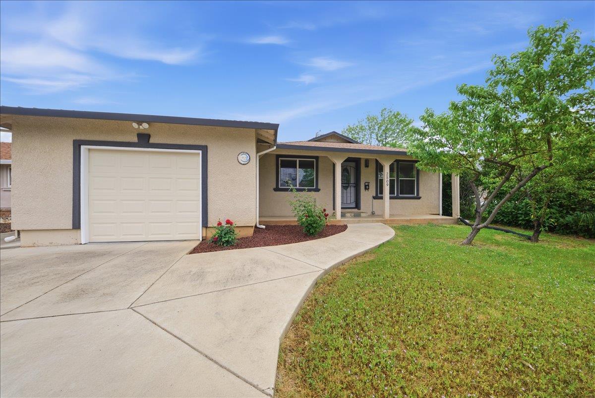 2509 Ganzan Way Rancho Cordova, CA 95670 - Photo 3 of 33 a view of a house with backyard and porch