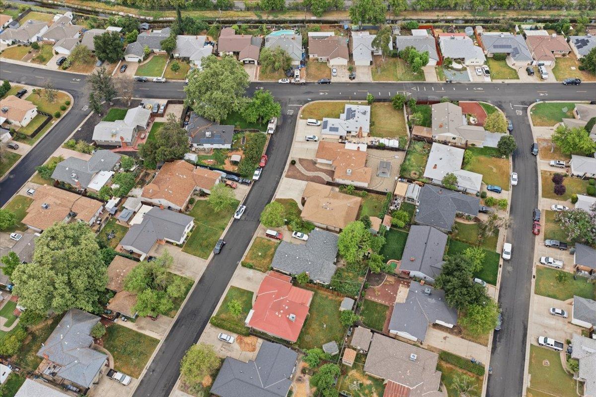 2509 Ganzan Way Rancho Cordova, CA 95670 - Photo 32 of 33 an aerial view of multiple house