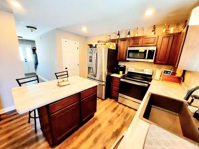 $359,900 | 1817 North Lake Forest Drive, Yorktown, IN 47396