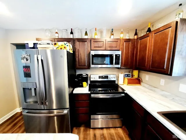 $359,900 | 1817 North Lake Forest Drive, Yorktown, IN 47396