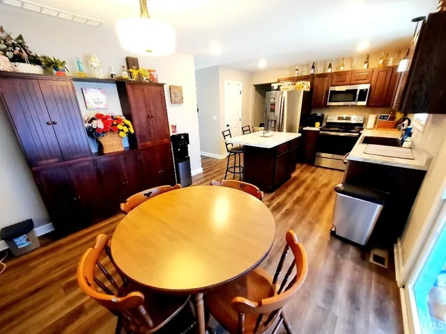 $359,900 | 1817 North Lake Forest Drive, Yorktown, IN 47396