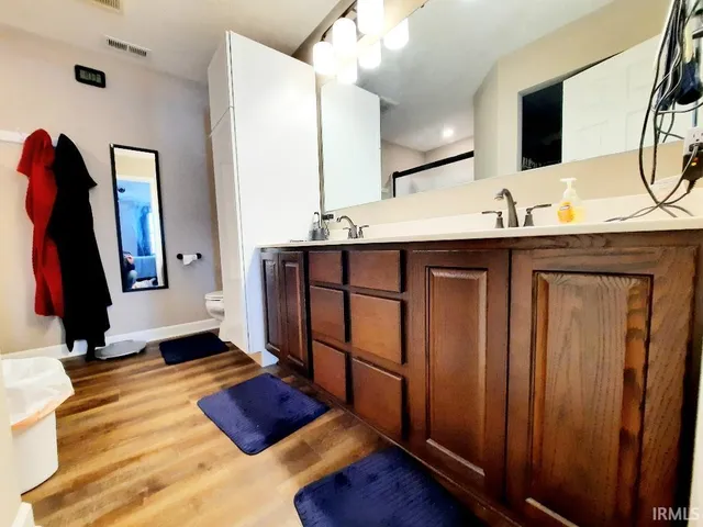 $359,900 | 1817 North Lake Forest Drive, Yorktown, IN 47396