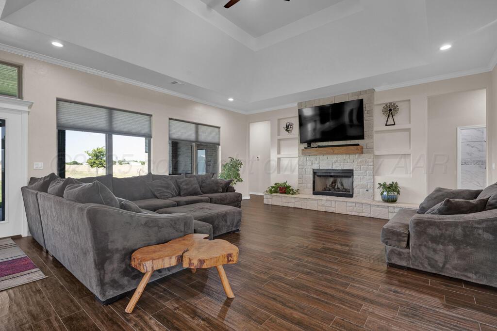 10855 Travis Lane Dumas, TX 79029 - Photo 14 of 40 living room 1
