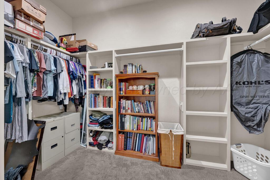 10855 Travis Lane Dumas, TX 79029 - Photo 24 of 40 primary closet