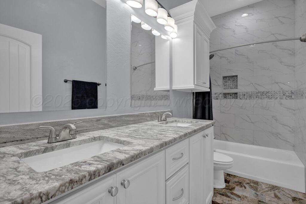 10855 Travis Lane Dumas, TX 79029 - Photo 27 of 40 bathroom two
