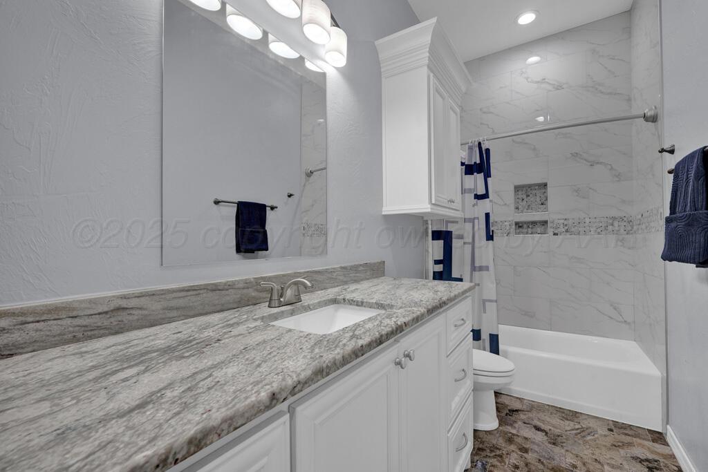 10855 Travis Lane Dumas, TX 79029 - Photo 29 of 40 bathroom three