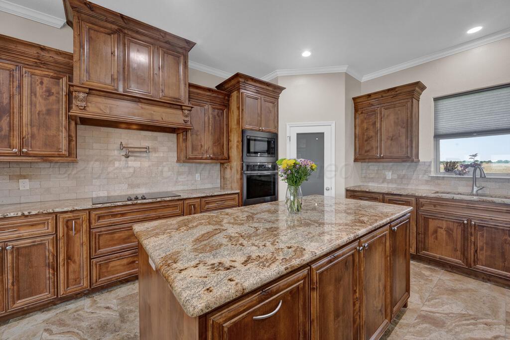 10855 Travis Lane Dumas, TX 79029 - Photo 4 of 40 kitchen 7