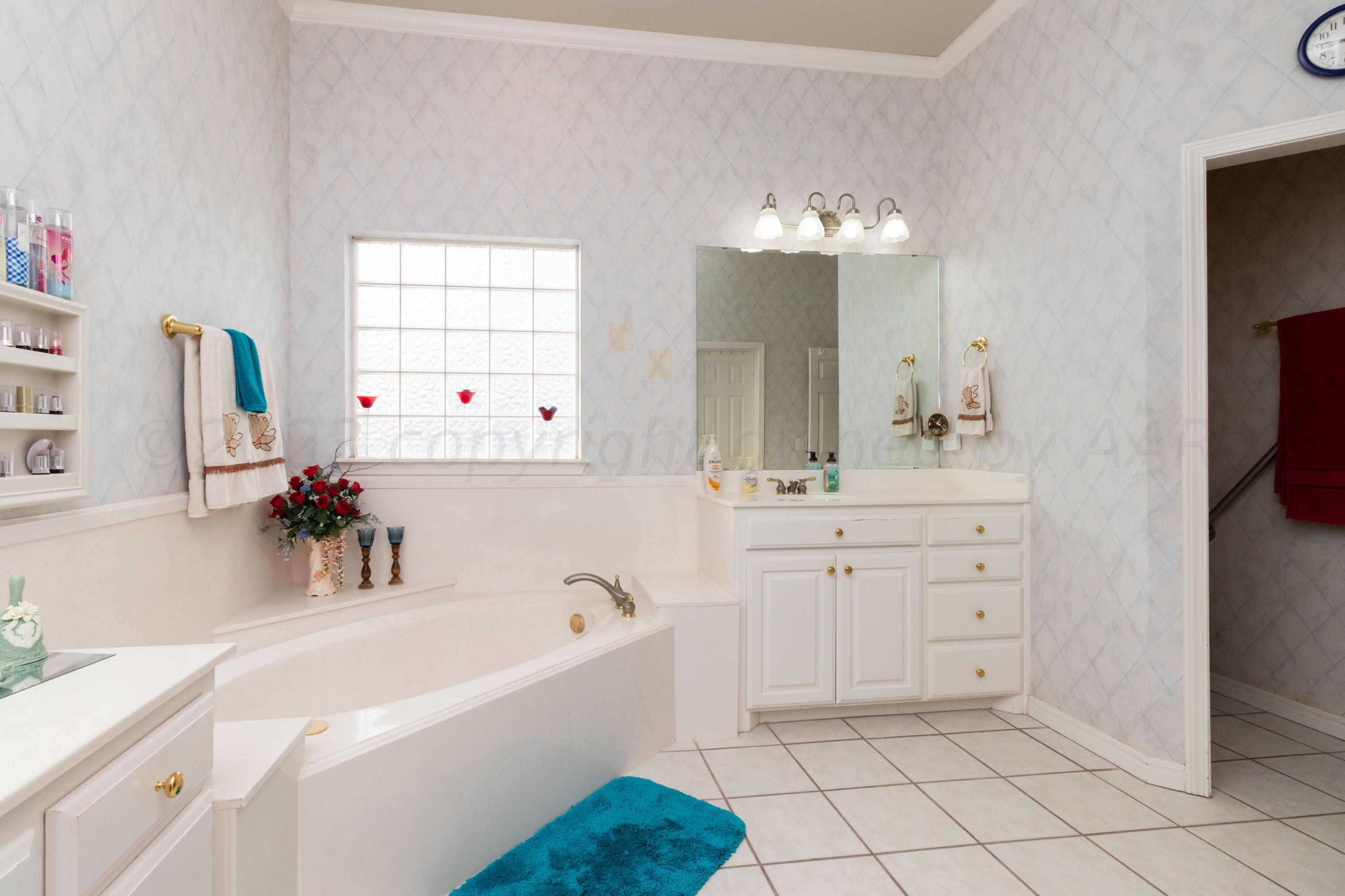 15212 Halsey Trail Amarillo, TX 79118 - Photo 32 of 47 a bathroom with a tub sink and mirror
