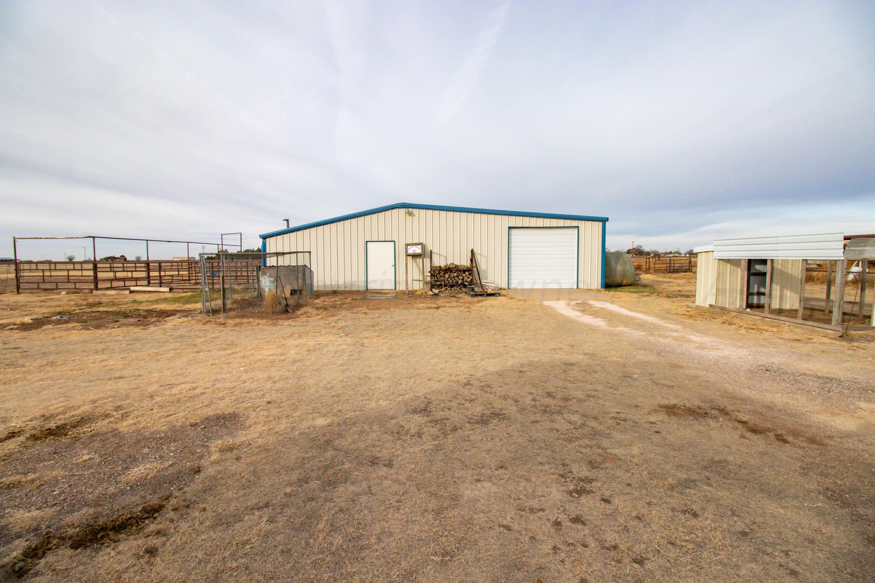 15212 Halsey Trail Amarillo, TX 79118 - Photo 36 of 47 a big room with closet and a large window