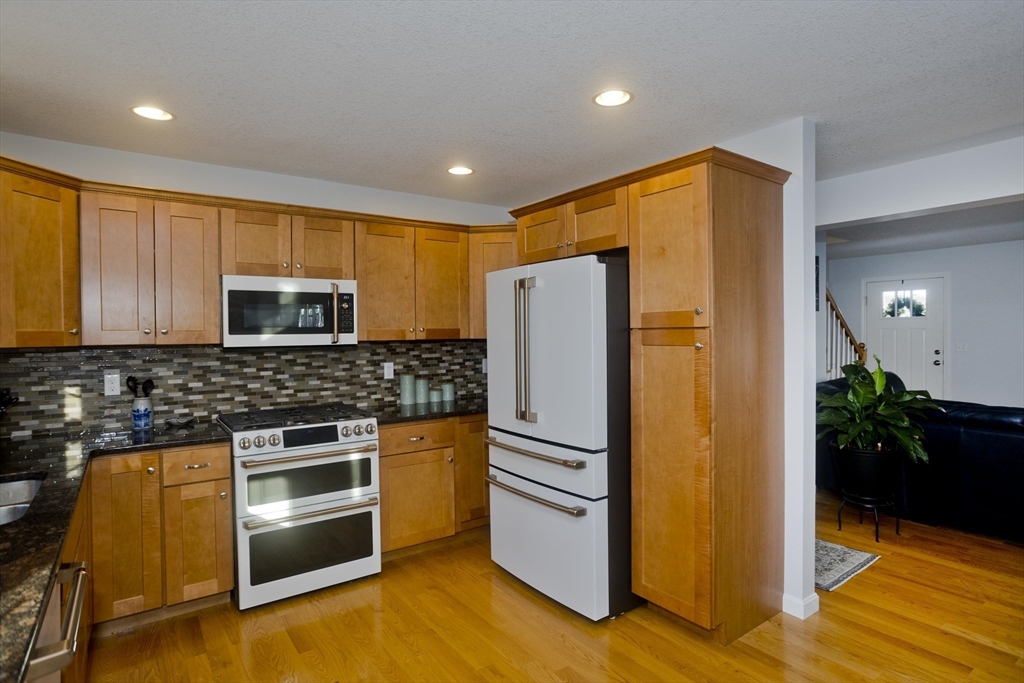 23 Daisy Lane Ludlow, MA 01056 - Photo 15 of 42