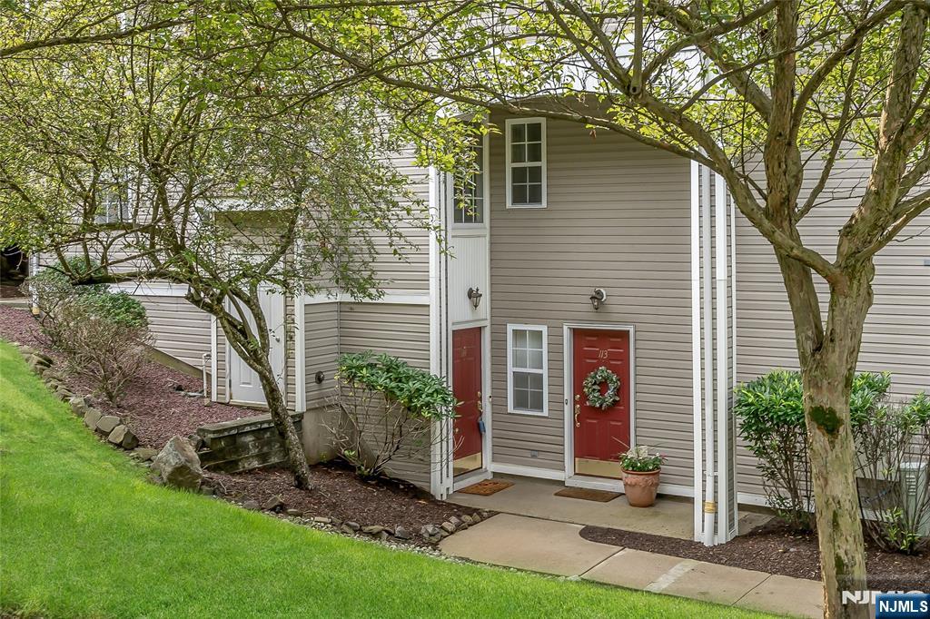114 Ridge Drive Pompton Lakes, NJ 07442 - Photo 2 of 21