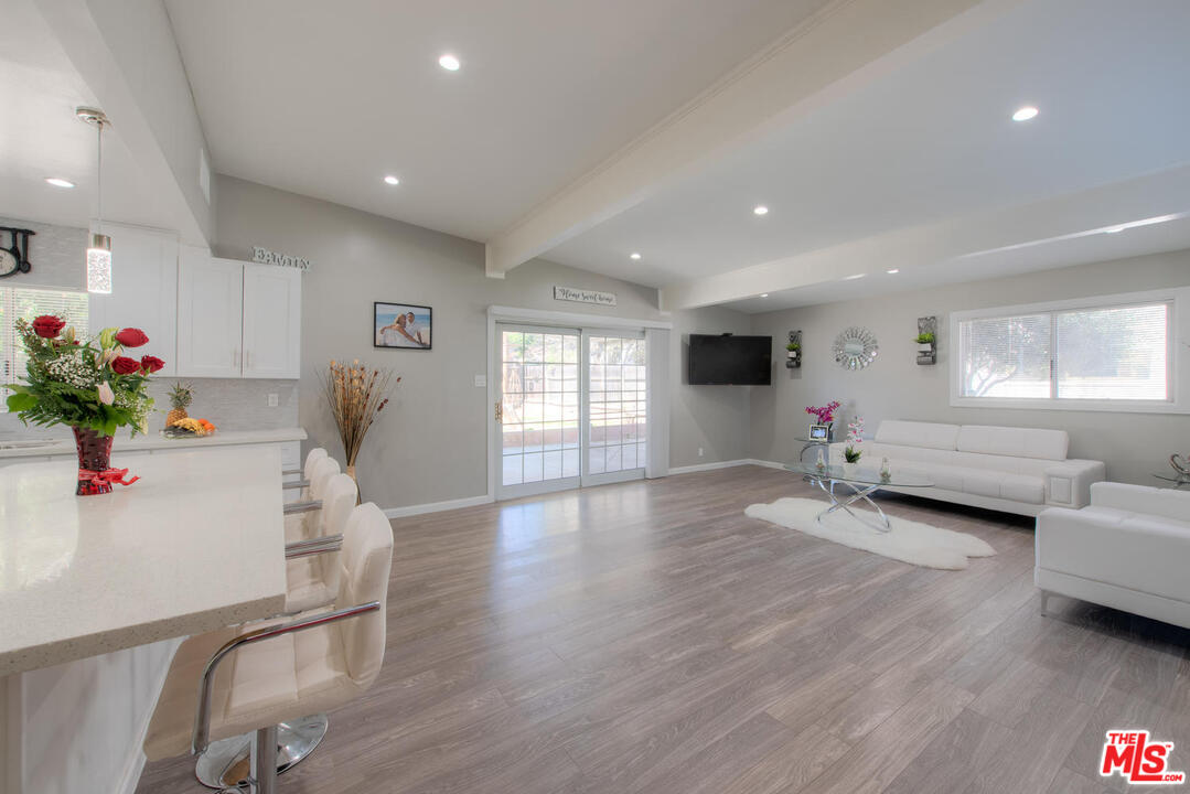 7733 Rhea Avenue Reseda, CA 91335 - Photo 4 of 15 Gallery Image 4