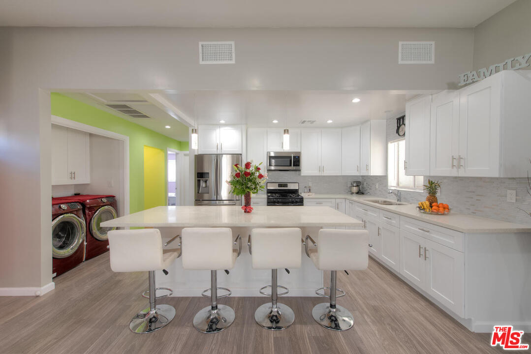 7733 Rhea Avenue Reseda, CA 91335 - Photo 7 of 15 Gallery Image 7