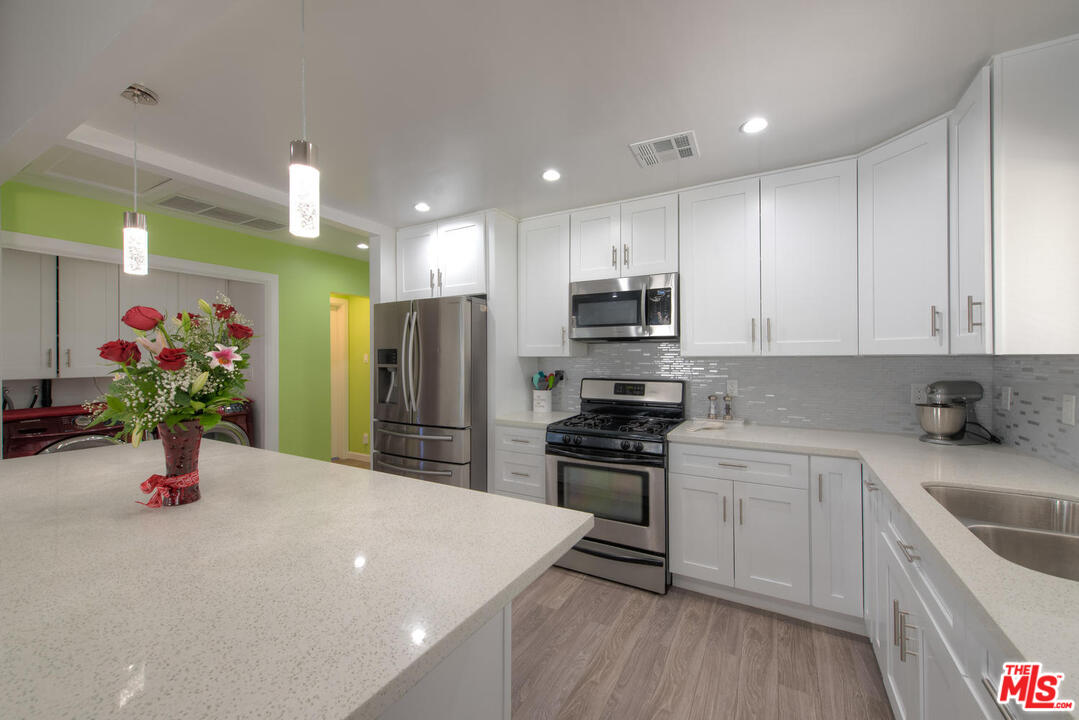 7733 Rhea Avenue Reseda, CA 91335 - Photo 8 of 15 Gallery Image 8