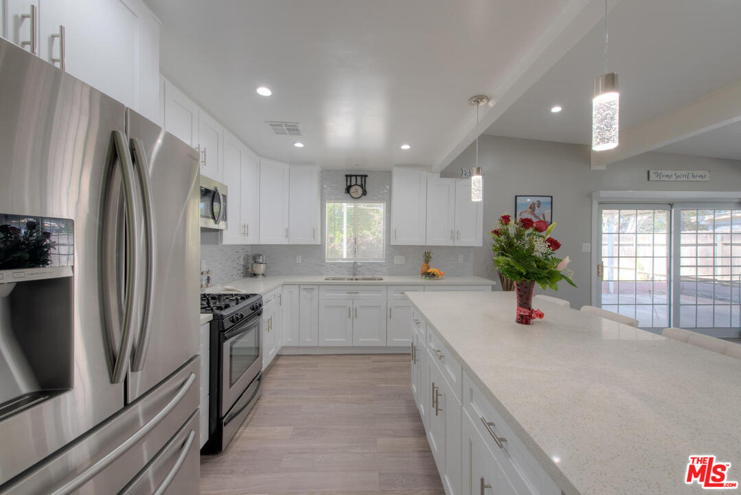 7733 Rhea Avenue Reseda, CA 91335 - Photo 9 of 15 Gallery Image 9