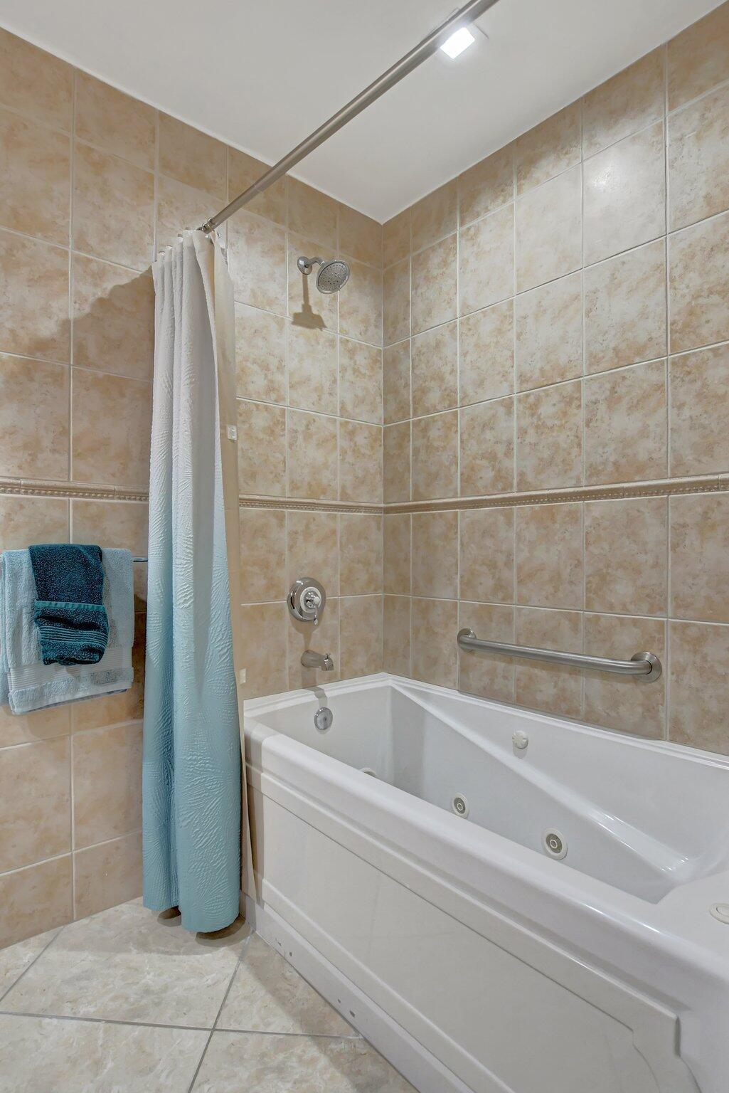 7611 Sierra Terrace West Boca Raton, FL 33433 - Photo 30 of 43 Hall Bath
