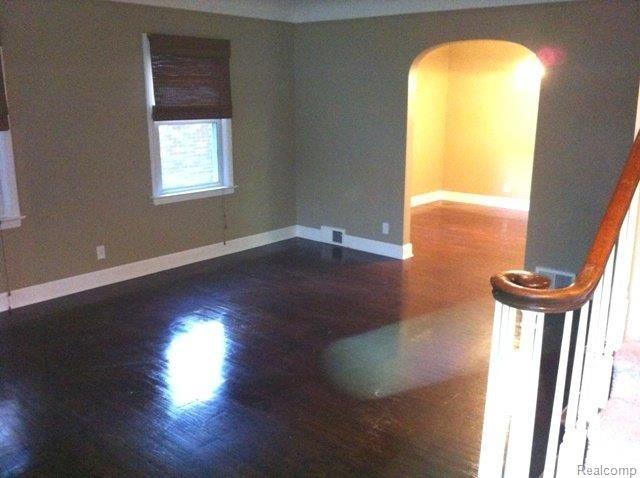 94 Riverside Drive Mount Clemens, MI 48043 - Photo 4 of 26 Living room into Dining room