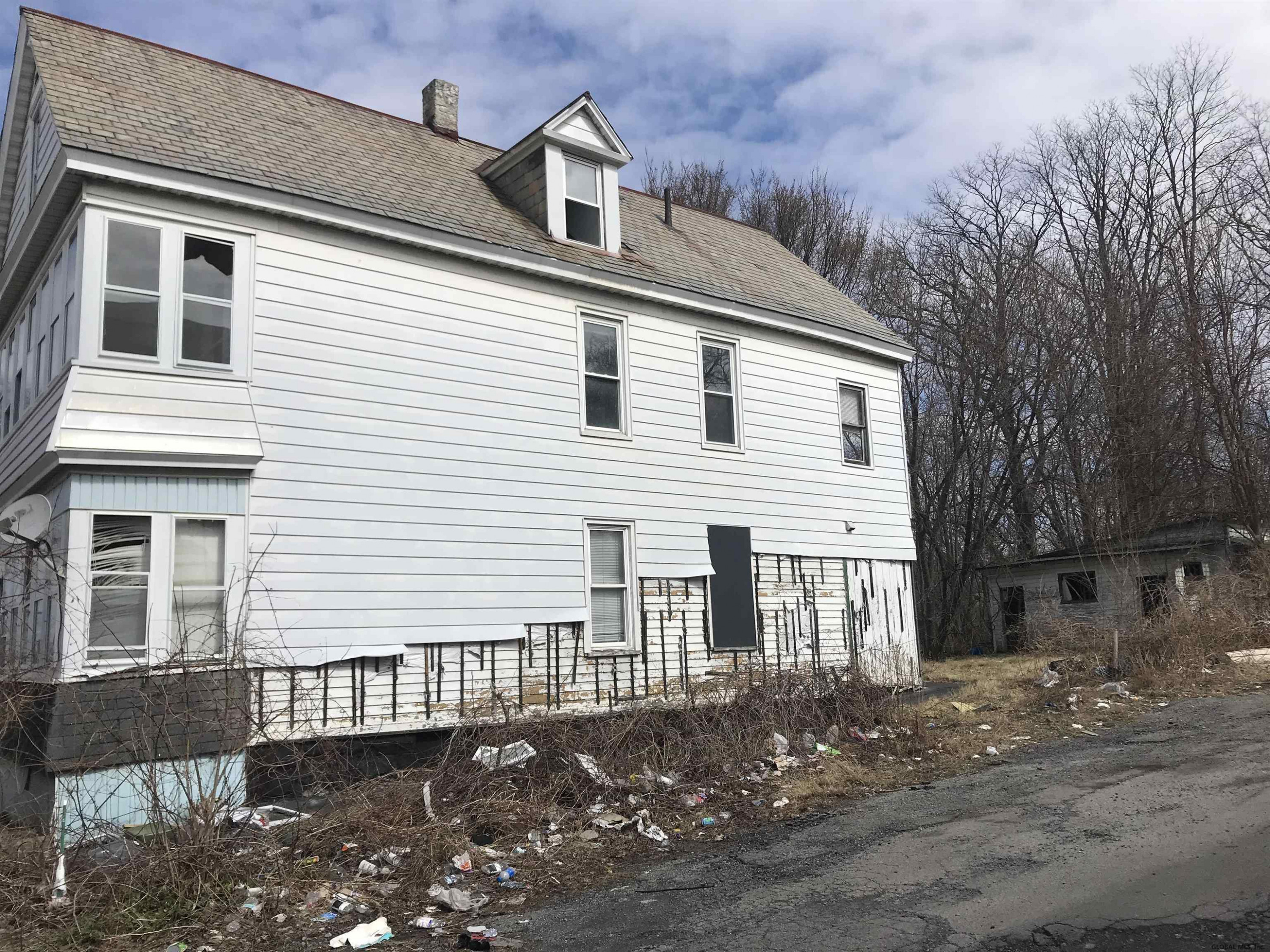633 Lansing Street Schenectady, NY 12303 - Photo 2 of 10 Photo 3