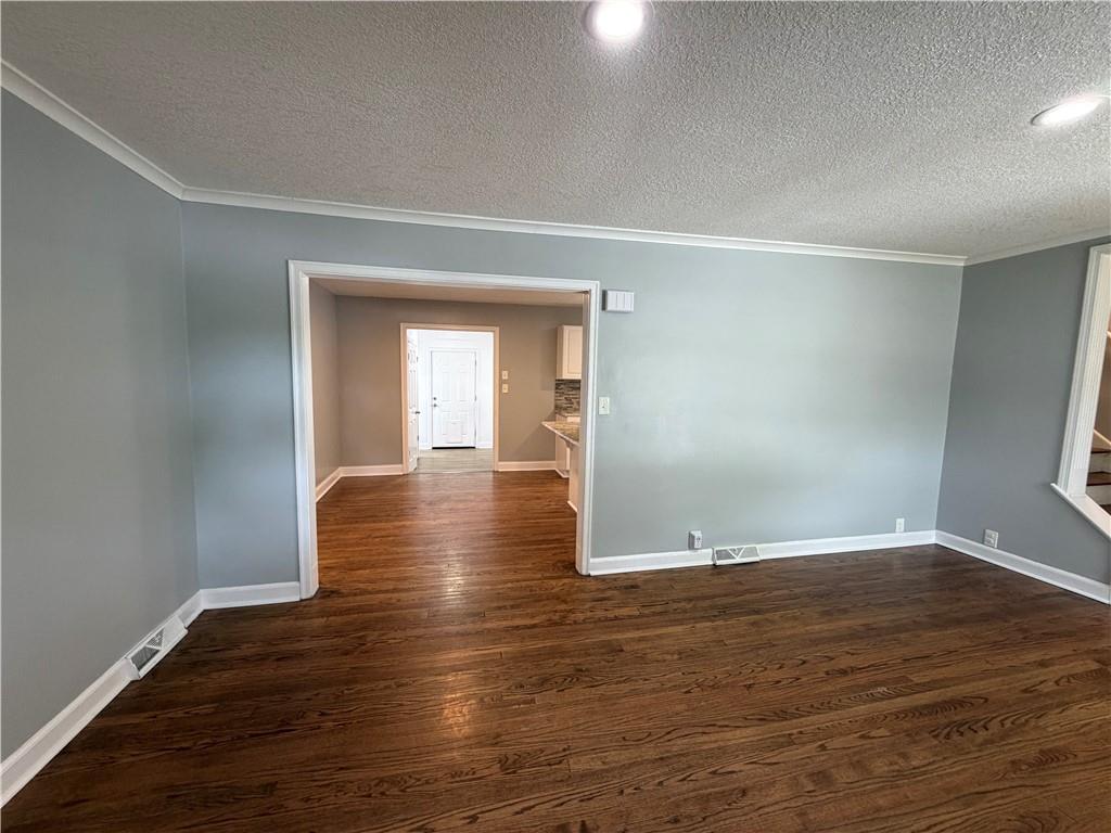 9612 Holmes Road Kansas City, MO 64131 - Photo 4 of 33