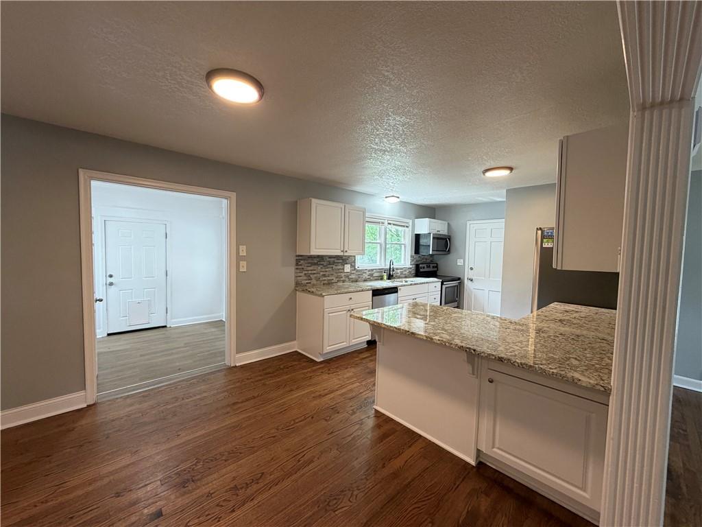 9612 Holmes Road Kansas City, MO 64131 - Photo 5 of 33