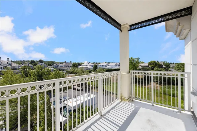 $699,000 | 1 Tower Drive, Unit 302, Portsmouth, RI 02871