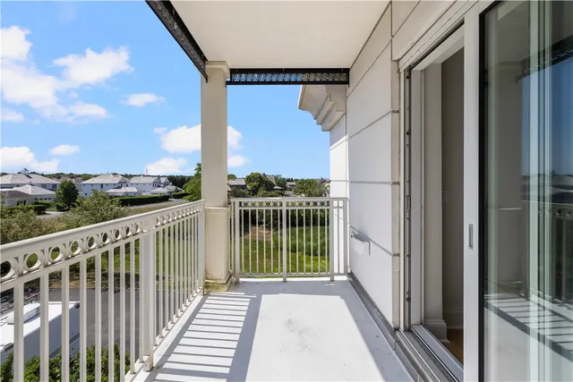 $699,000 | 1 Tower Drive, Unit 302, Portsmouth, RI 02871