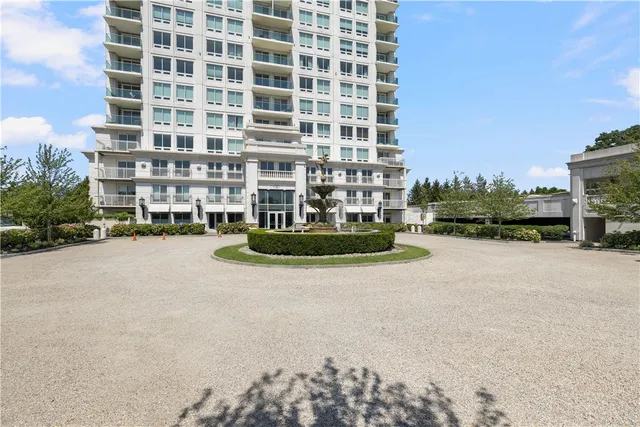 $699,000 | 1 Tower Drive, Unit 302, Portsmouth, RI 02871