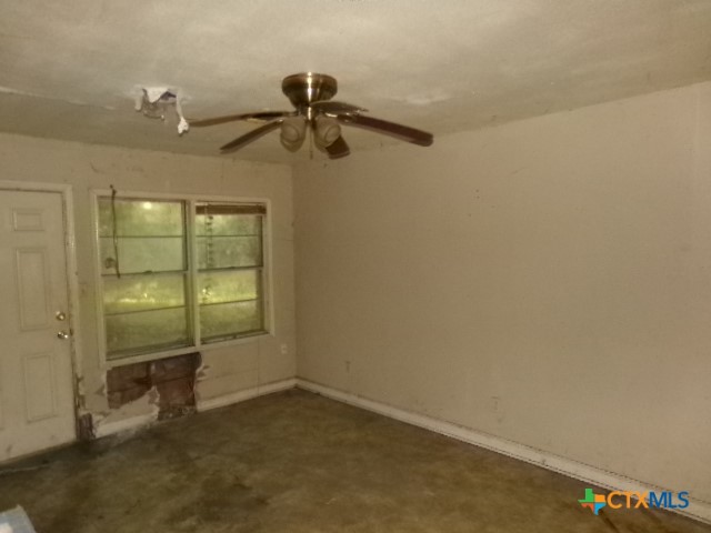 218 Cheeves Avenue Port Lavaca, TX 77979 - Photo 7 of 25 an empty room with windows