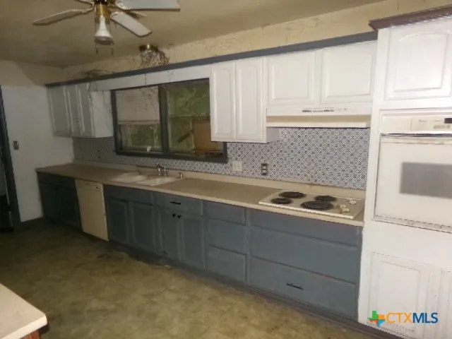 a view of utility room