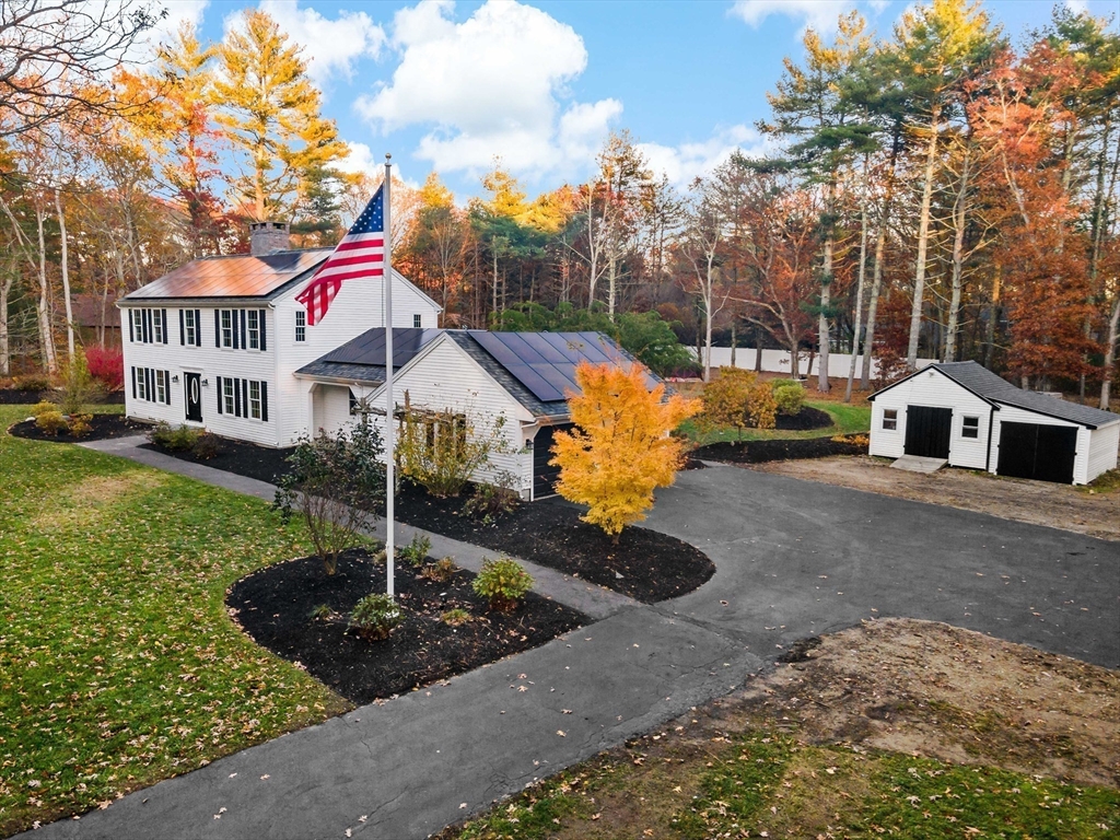 15 Hickory Ridge Road Rehoboth, MA 02769 - Photo 4 of 42 a front view of a house with garden