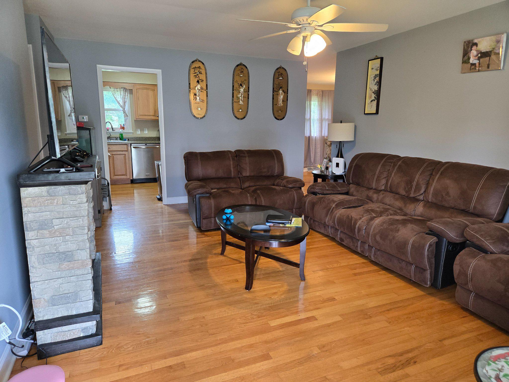 13822 Northcrest Road Hagerstown, MD 21742 - Photo 4 of 50 Living room