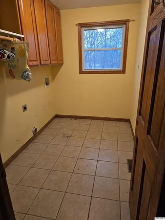 a view of a utility room