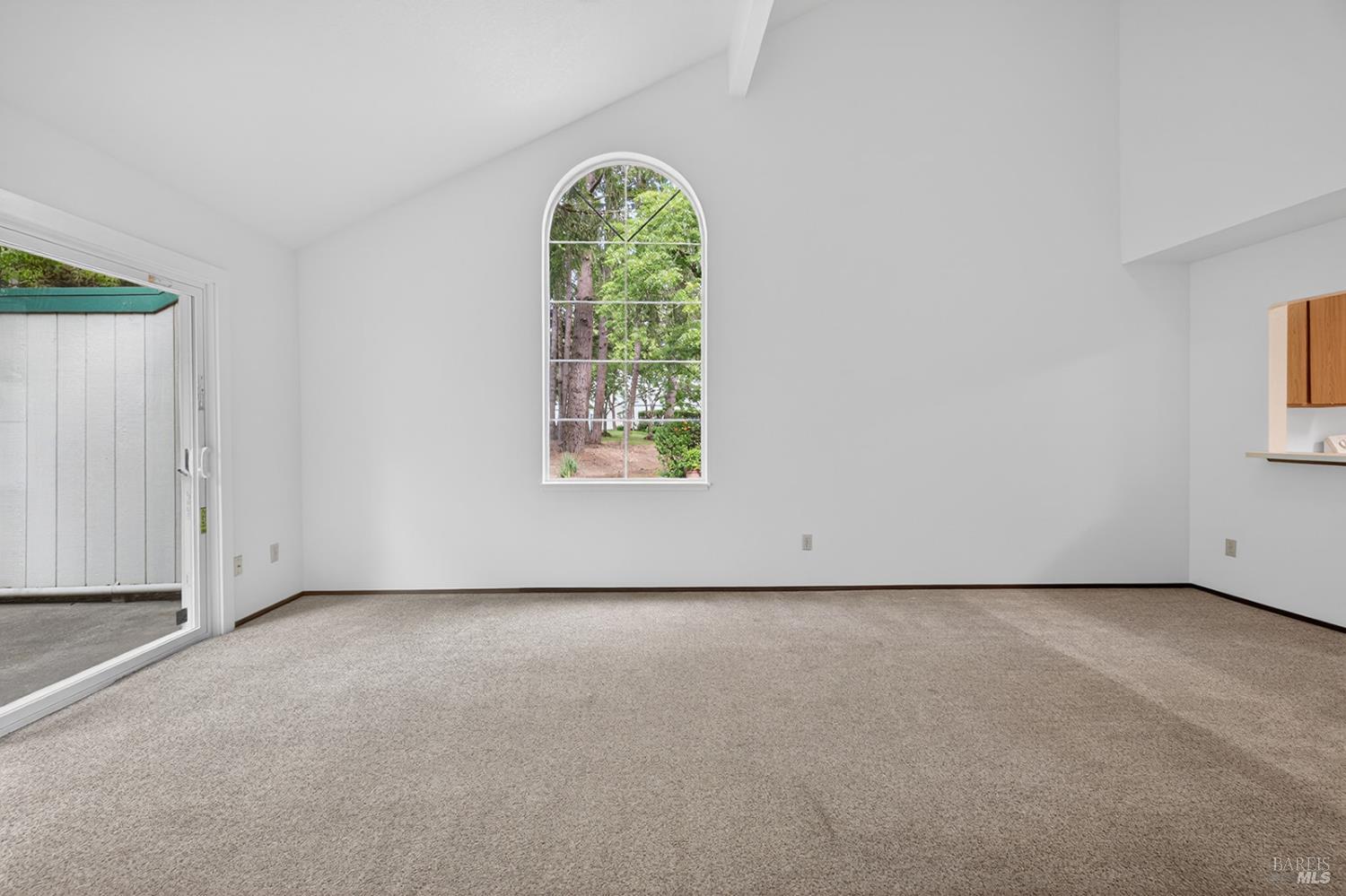 505 Norlee Street Sebastopol, CA 95472 - Photo 4 of 35 Large family room.