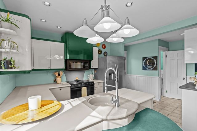 $415,000 | 21 Earlham Way, Warwick, RI 02886