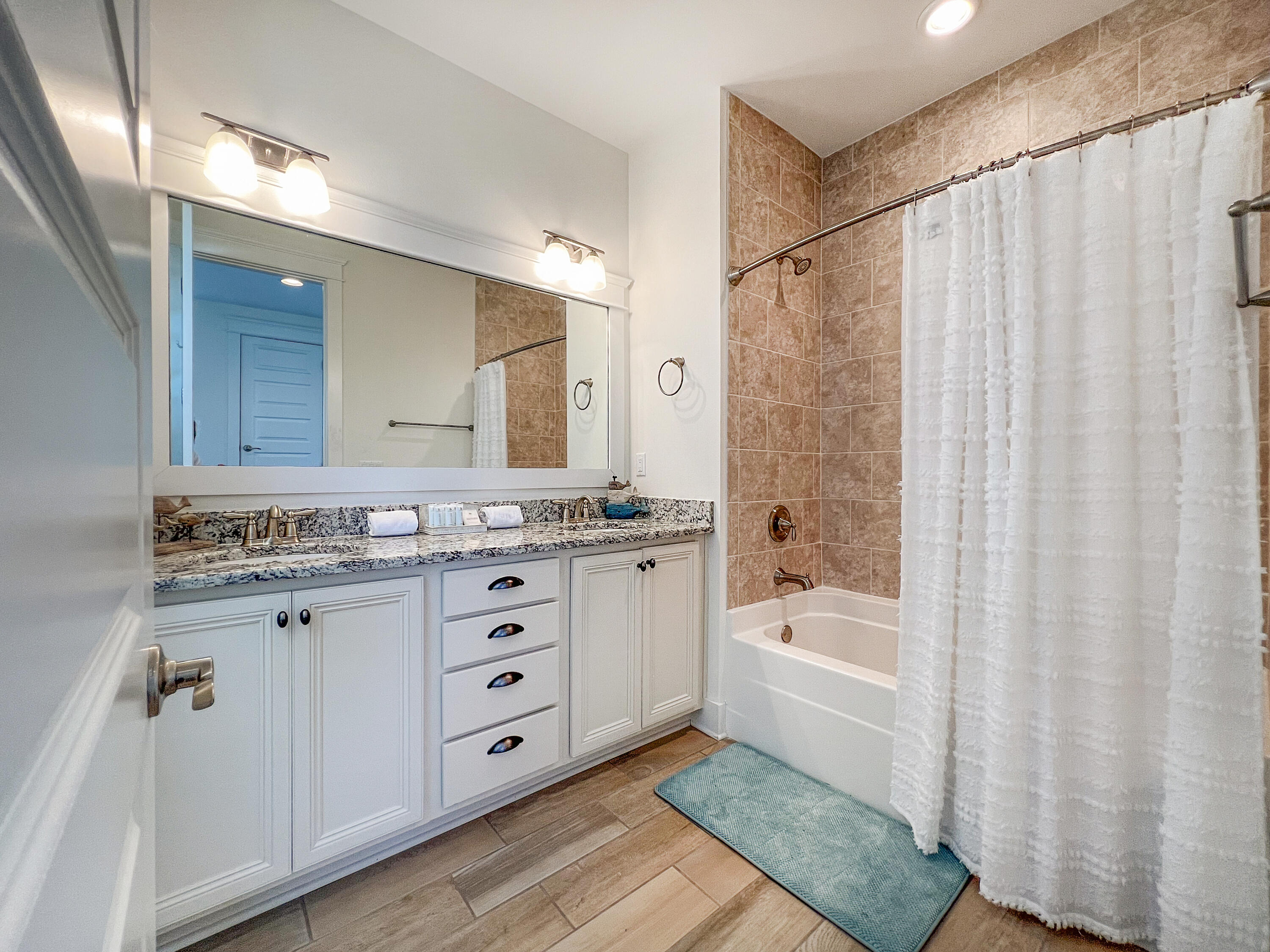 387 Gulfview Circle Santa Rosa Beach, FL 32459 - Photo 32 of 57 Full Hall Guest Bath